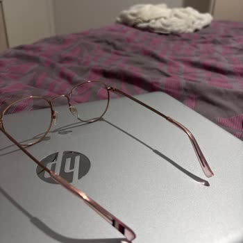 Atasun Optik Metroport Şubesinde Tommy Gözlüğünün Sol Sapı Sürekli Yamuluyor Ve Çözüm Bulamıyor