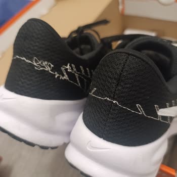 Sıkı Kemer Ve Dikiş Sorunu Olan Nike Ayakkabısının Değişim Talebi