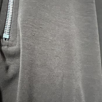 DeFacto Sweatshirt'te Hızlı Tüylenme Ve Renk Solması: İade Veya Değişim Talebi