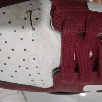 İthal Nike Ayakkabısında Çatlak, Fatura Yok Ve Satıcı İlgisizliği Nedeniyle İade Talebi