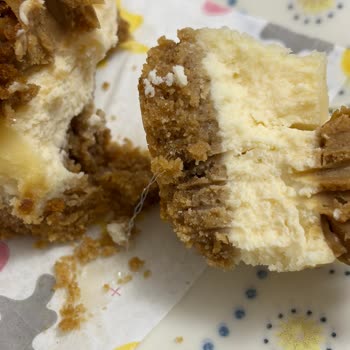 Lotus Cheesecake’te Yabancı İplik Benzeri Cisim, Hijyen İhlali