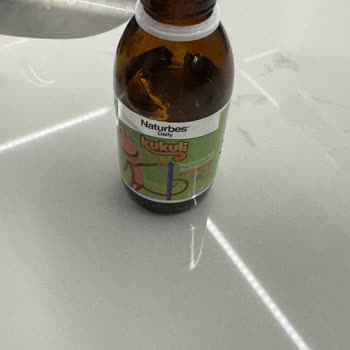 Kukuli Multivitamin Sıvısında Uzun Yabancı Madde Çıktı: Güvenlik Ve Hijyen Endişesi