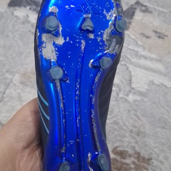 Adidas Krampon Ayıplı: İlk Giyimde Renk Atması Ve Burun Açılması