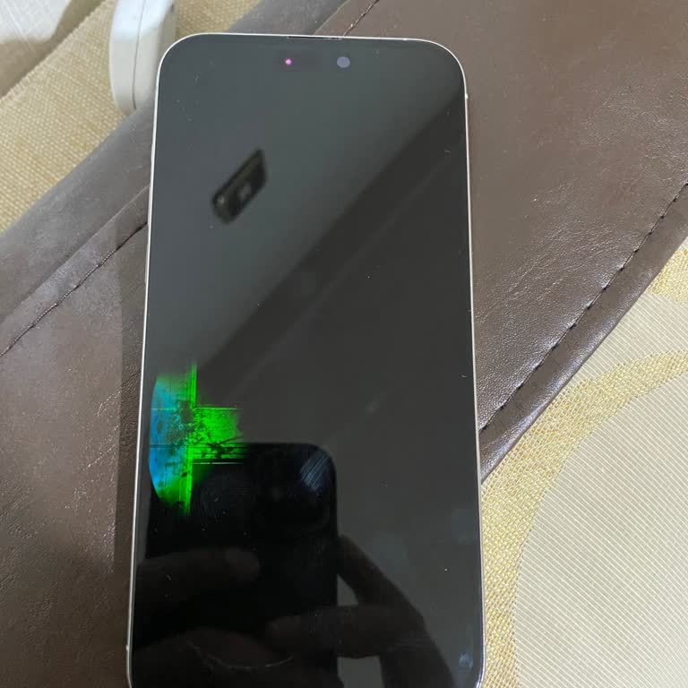 Bozuk Ekran Ve Açılmayan İphone 15 Pro Max İçin Acil Değişim Talebi