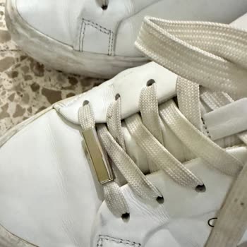 Calvin Klein Ayakkabısının Kalite Sorunu: Yazıların Soyulması Ve Metal Parçasının Kızarması