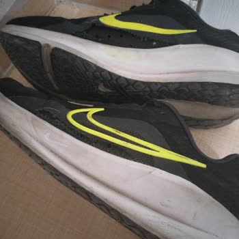 Kısa Sürede Açılan Nike Ayakkabıda Kalite Sorunu Ve Mağaza İhmali