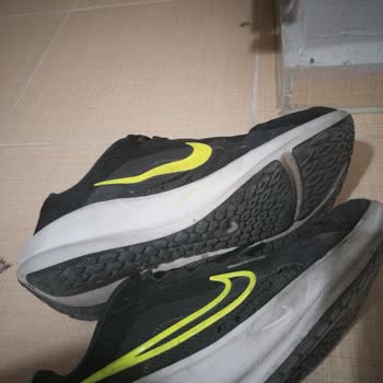 Kısa Sürede Açılan Nike Ayakkabıda Kalite Sorunu Ve Mağaza İhmali