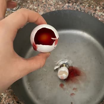 BİM Şubesinde Kanlı Yumurta Sağlık Tehlikesi Ve Cevapsız İlgisizlik