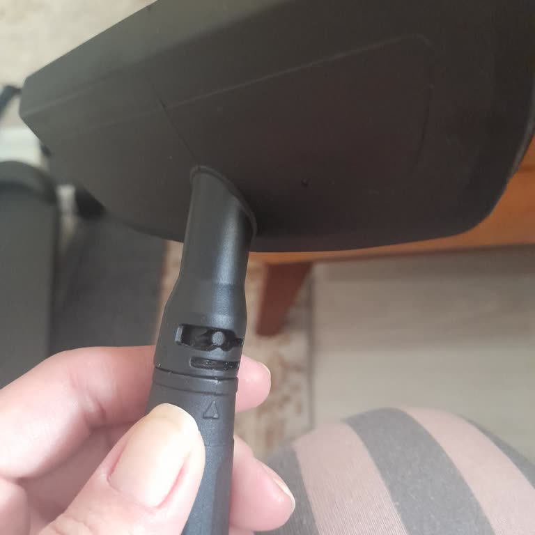 Başlığı Sabitlenmeyen Buharlı Temizleyicide El Yanığı Ve Güvenlik Riski