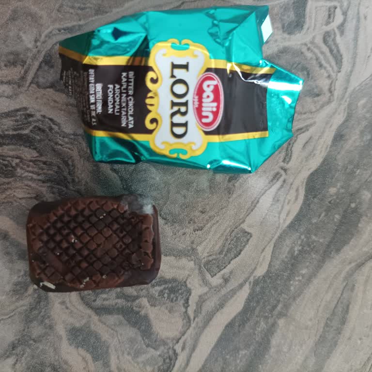 Satın Aldığım Çikolatalı Şekerde Küflü Tabaka Ve Sağlık Riski