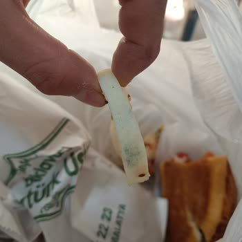 Küflü Sandviçler Nedeniyle İade Talebi Ve Sağlık Endişesi