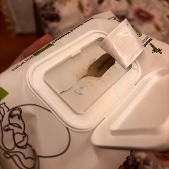 İçinde Küf Olan Yenidoğan Mendili Güvenimizi Sarsıyor