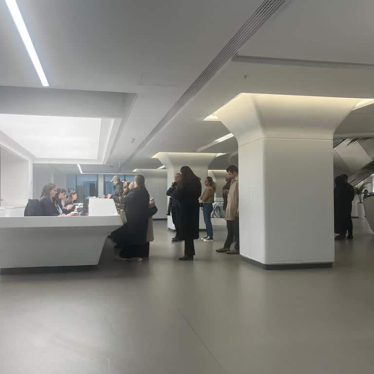 Bursa Nilüfer Doruk Hastanesi Üçüncü Kat Gişesinde Uzun Sıra Ve Kaba Davranış