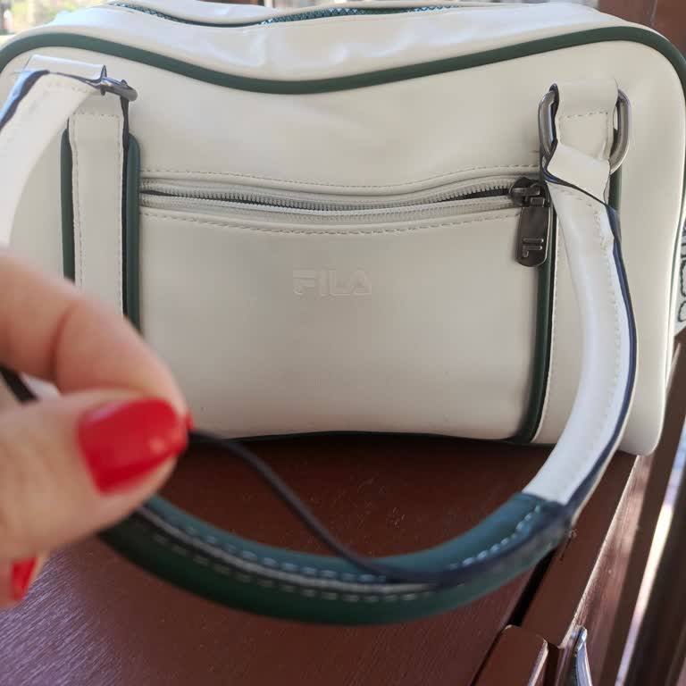 Fila Spor Kol Çantası Lastik Detayı Ayrıldı Ürün Ayıplı