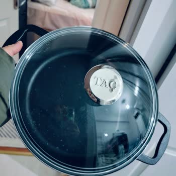 Taç Bella DemirDöküm Cam Kapaklı Tencerenin İç Kaplaması Kabardı Ve Soyuldu