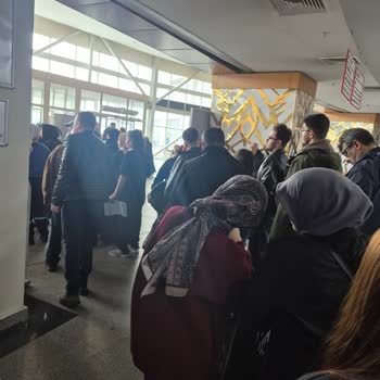 Balıkesir Atatürk Şehir Hastanesi Kan Alma Biriminde Aşırı Kalabalık Ve Mahremiyet Eksikliği