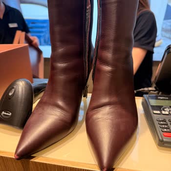 Derimod Topuklu Bot Hızlı Hasar Görerek Ürün Değişimi Talep Ediyor