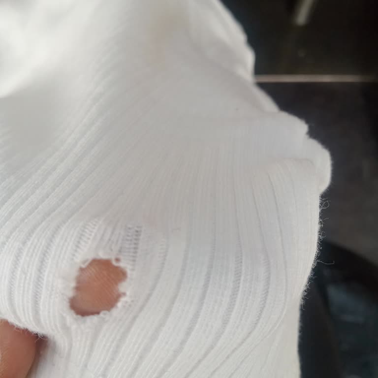 Loft'tan Tekrarlayan Defolu Ve Yırtık Üst Giyim Ürünleri Güvenimi Zedeliyor