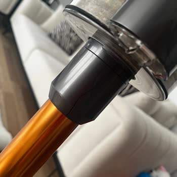 Dyson V10 Borusundaki Çatlak İçin Ücretsiz Parça Değişimi Talebi