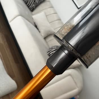 Dyson V10 Borusundaki Çatlak İçin Ücretsiz Parça Değişimi Talebi