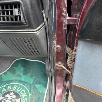 Exe CARS'ta Kalitesiz Boya Ve Boyanmamış İç Kısımlar