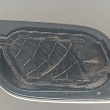 Shell İstasyonunun İhmalinden Yakıt Kapağı Düşmesi Ve Cevapsız Müşteri Şikayeti