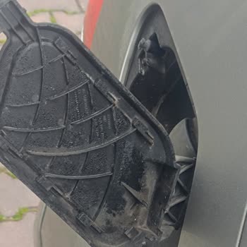 Shell İstasyonunun İhmalinden Yakıt Kapağı Düşmesi Ve Cevapsız Müşteri Şikayeti