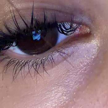 İpek Kirpiklerin Düşmesi Ve Tırnak Kırılması Sonrası Küfür Ve Engelleme