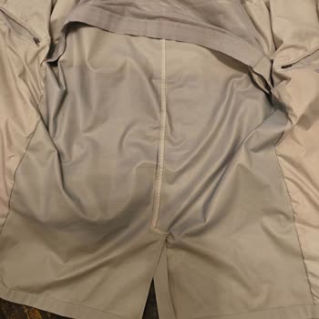 Tudors Gömlek Yeleğin Üzerindeki Tüm Lacivert Boya Bulaştı