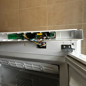 Gövde Kaçağı Nedeniyle Derin Dondurucu Ücretsiz Değişim Talebi