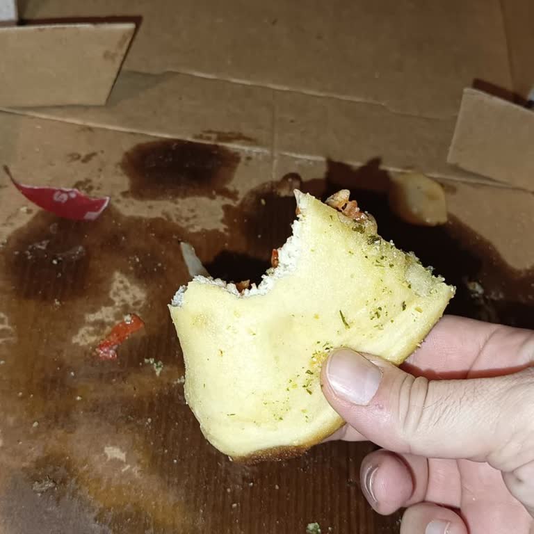 Çiğ Pizza Hamuru Nedeniyle Sağlık Sorunu Ve Ücret İadesi Talebi