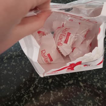 Ferrero Rocher Raffaello Paketi Yırtık Ve Ürün Eksik Geldi, Tam Ve Sağlam Gönderim Talebi