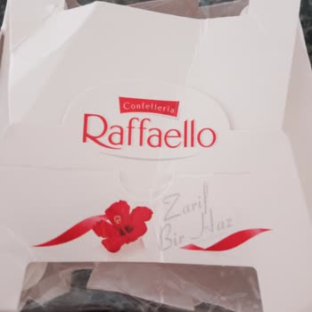 Ferrero Rocher Raffaello Paketi Yırtık Ve Ürün Eksik Geldi, Tam Ve Sağlam Gönderim Talebi