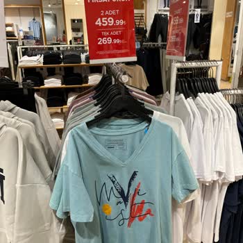 Mavi Mağazasında Fiyat Çelişkisi Ve Umursamaz Personel