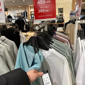 Mavi Mağazasında Fiyat Çelişkisi Ve Umursamaz Personel