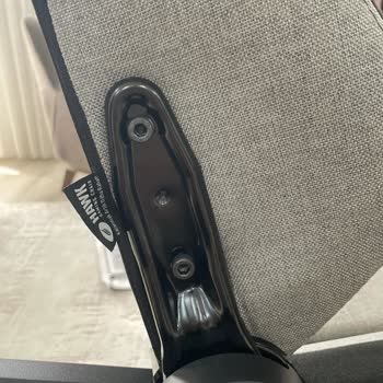 Sol Tarafta Vida Eksikliği Nedeniyle Koltuk Montajı Yapılamıyor