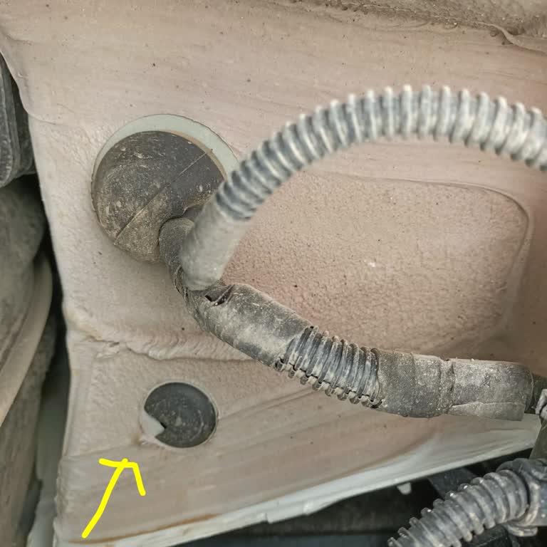 Garanti Kapsamındaki Aracımın Bagajı Yağmur Suyu Sızdırıyor, Servis Müdahalesi Sorunu Daha Da Artırdı