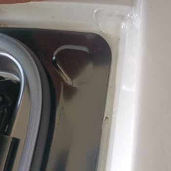 Garanti Kapsamındaki Aracımın Bagajı Yağmur Suyu Sızdırıyor, Servis Müdahalesi Sorunu Daha Da Artırdı