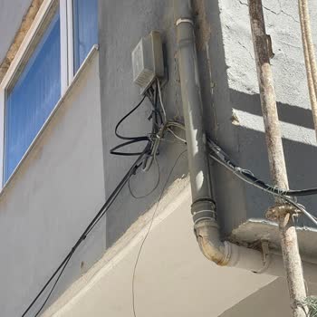 Türk Telekom Kutu Duvarımda Tadilatı Engelliyor, Kaldırılmasını İstiyorum