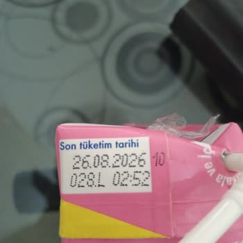 Danone Çilekli Sütte Bozulma Ve Çocuk Sağlığı Endişesi