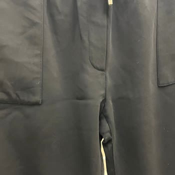 Network Kumaşında Belirgin Şekilde Topaklanma ve Çekme Oluştu