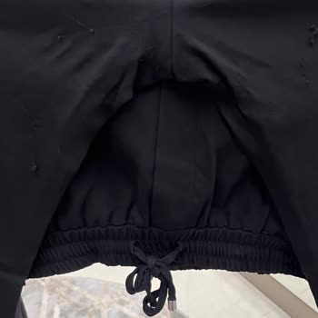 Network Kumaşında Belirgin Şekilde Topaklanma ve Çekme Oluştu