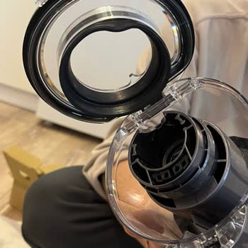 Dyson V15 Defective Product – Misaligned Seal and Poor Customer Service