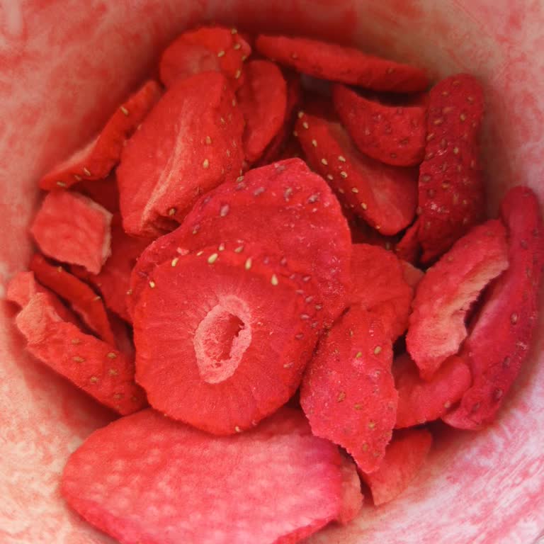 Dokuru Çilekli Kurutulmuş Meyvede Tanıtımın Gerçekle Uyumsuzluğu Ve Beklenenden Ekşi Tat