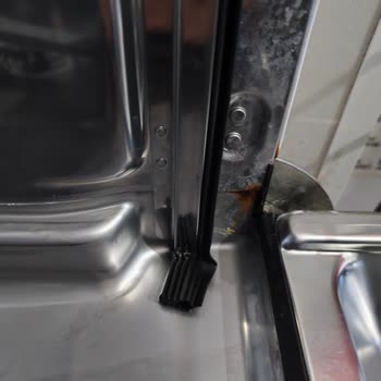 Garanti Kapsamındaki Bulaşık Makinesinde Kapak İçinde Pas Ve Temiz Yıkama Sorunu