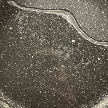 Granit Tava Seti 1 Ayda Çizildi Ve Kaplaması Döküldü, Değişim Talebi