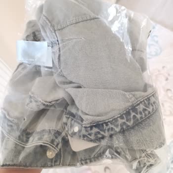 Alarm Etiketi Takılı Jean Ceket Ve Yetersiz Telafi Teklifi