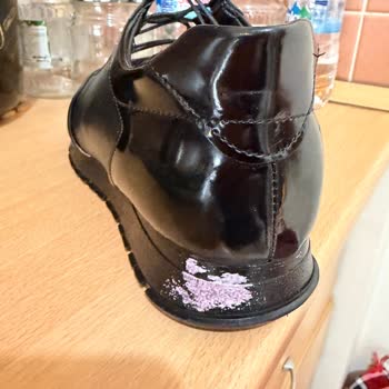 Defolu Ayakkabı Ve Yanıtsız Müşteri Desteği