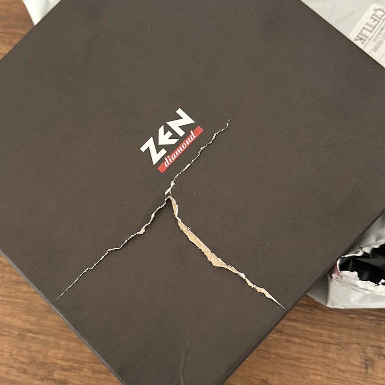 Pırlanta Bileklik Kutusu Yırtık Ve Reklamla Uyumsuz, Değişim Reddedildi