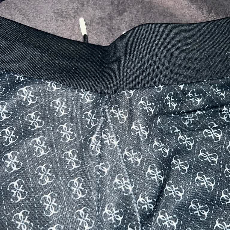 Guess Eşofman Altındaki Dikiş Hatası İçin Mağaza Ve Üretici Sorumluluk Reddi